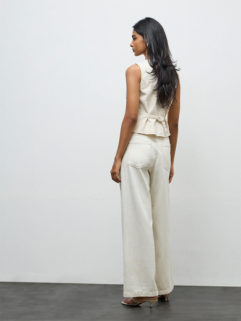 LOV Off-White High-Rise Jeans with Belt