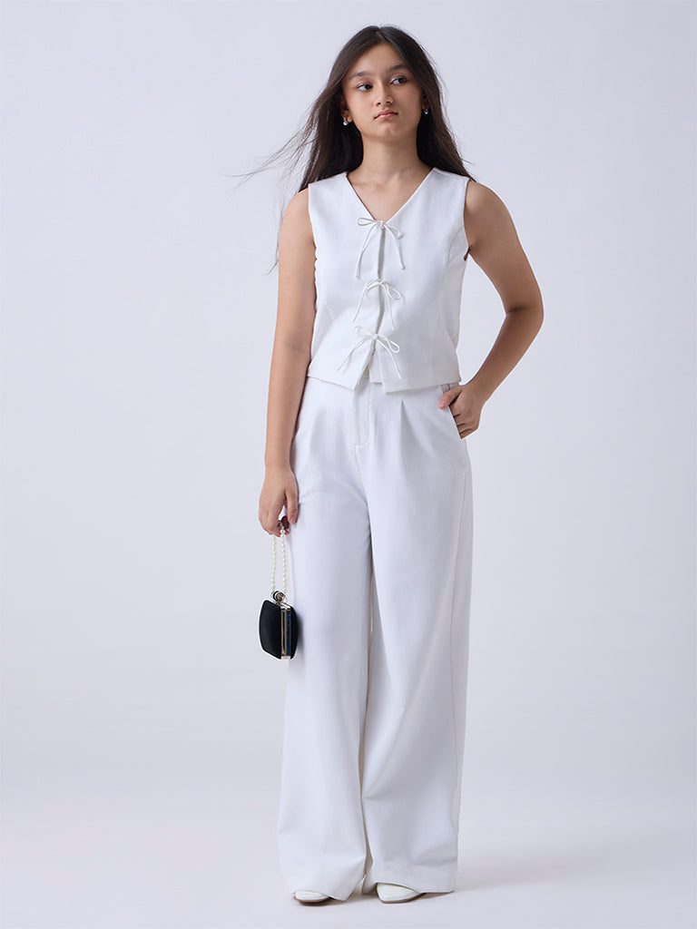 Girls White Solid Waistcoat