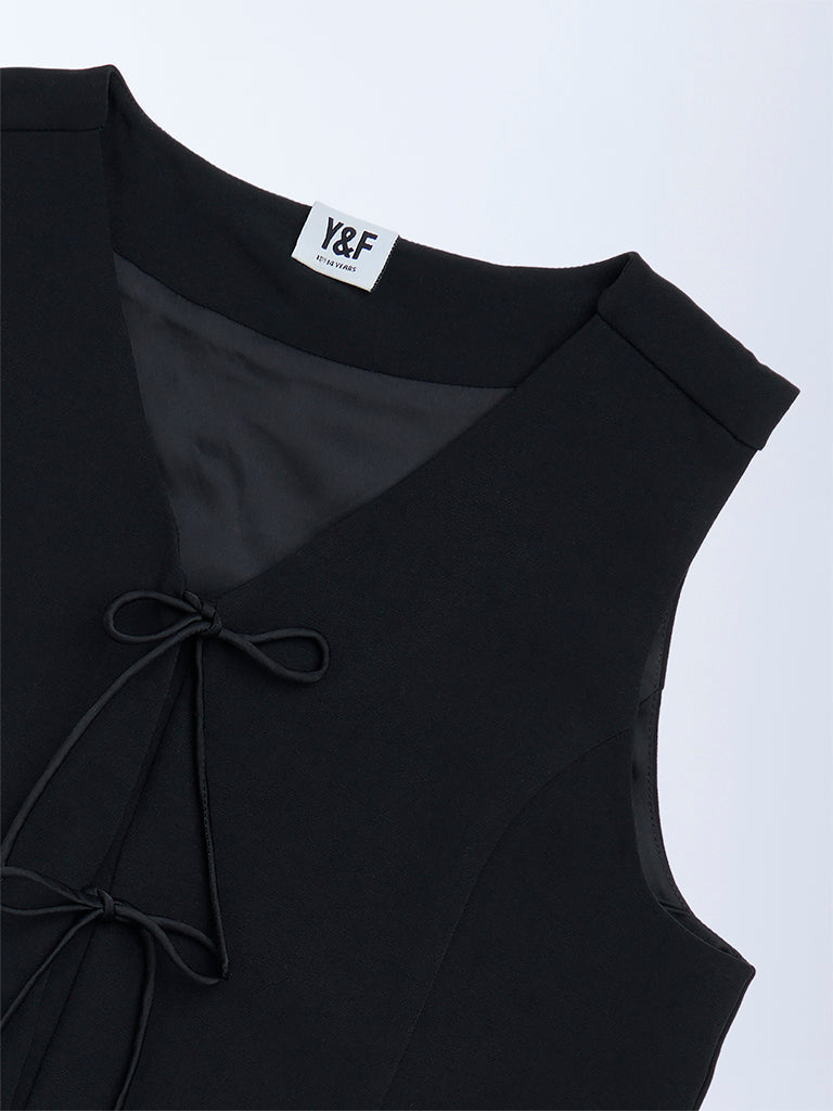 Girls Black Solid Waistcoat