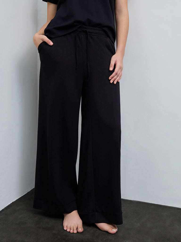 Wunderlove Black Solid High-Rise Pants