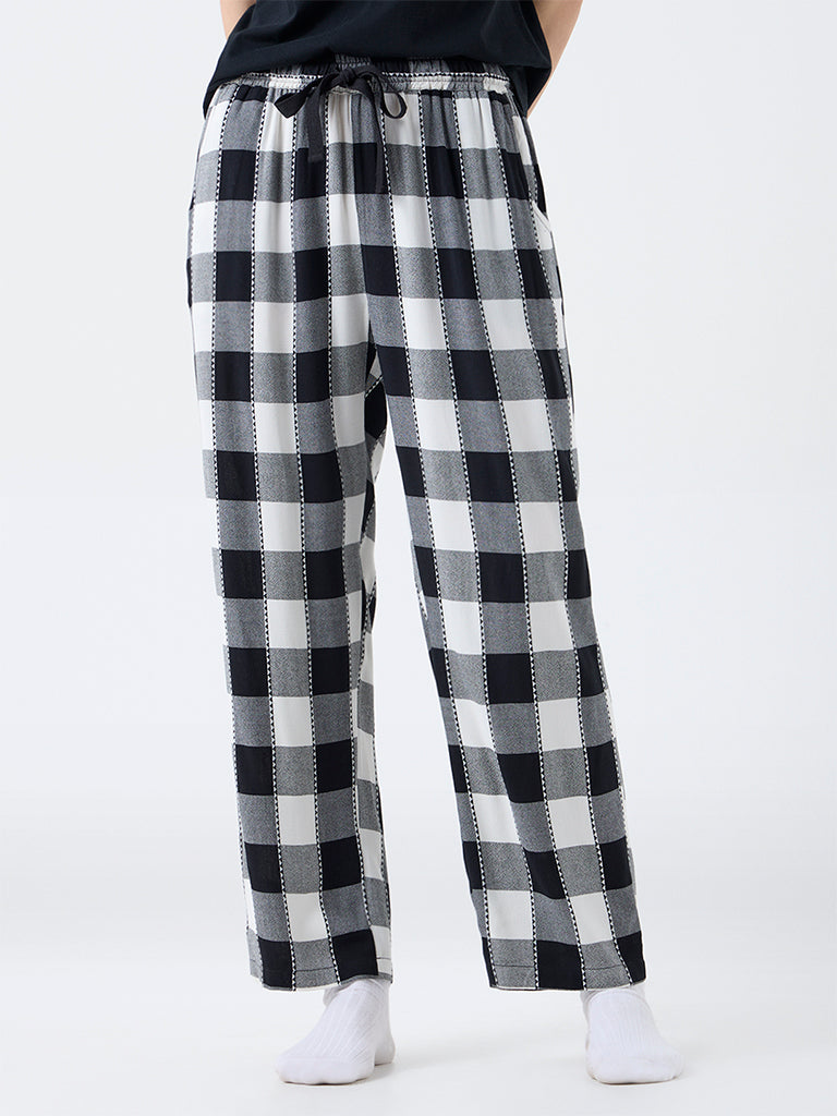 Wunderlove Black Checkered High-Rise Pants