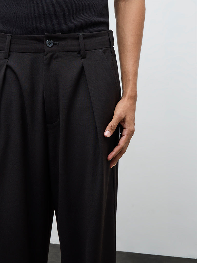 Nuon Black Solid Relaxed-Fit Mid-Rise Trousers