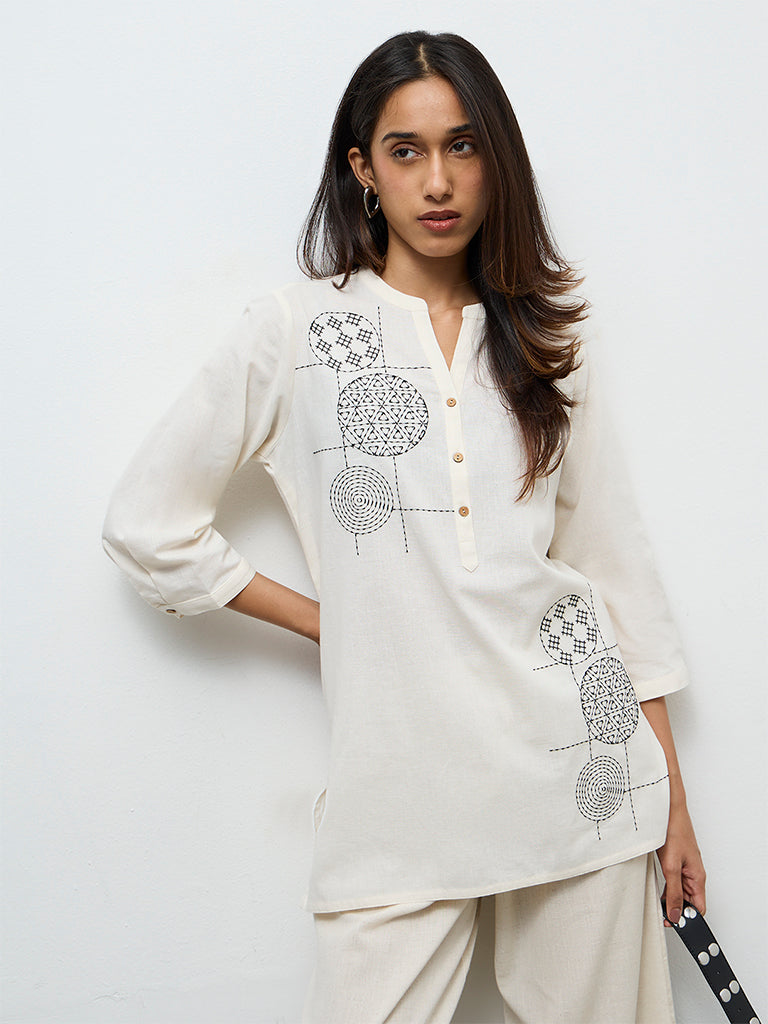 Utsa Off-White Embroidered Cotton-Blend Tunic