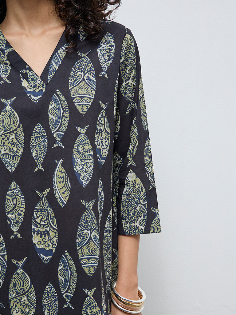 Utsa Black Fish Printed Cotton Straight Kurta