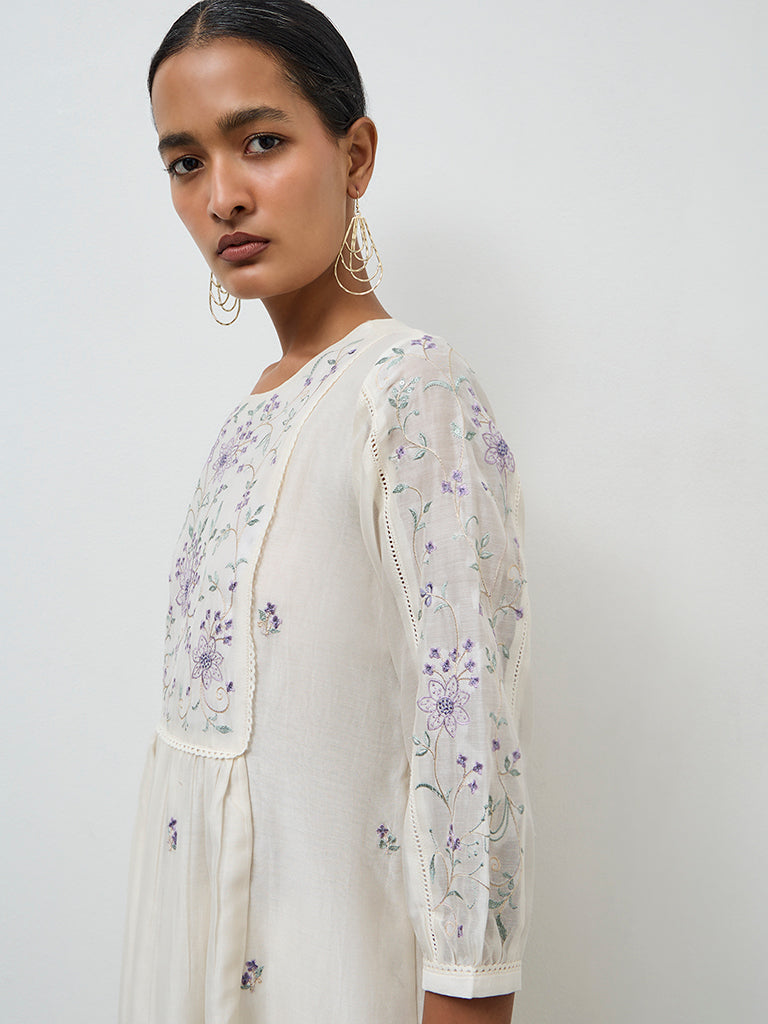 Zuba Off-White Floral Embroidered Cotton-Blend A-Line Kurta