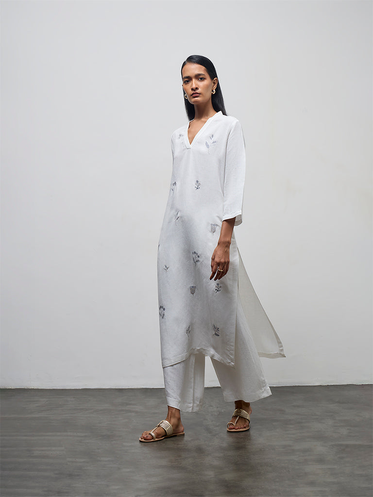 Zuba White Floral Embroidered A-Line Kurta