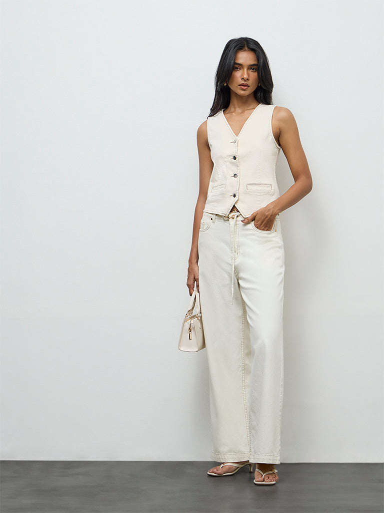 LOV Off-White High-Rise Jeans with Belt