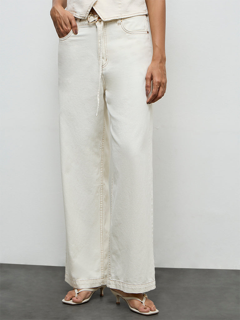 LOV Off-White High-Rise Jeans with Belt