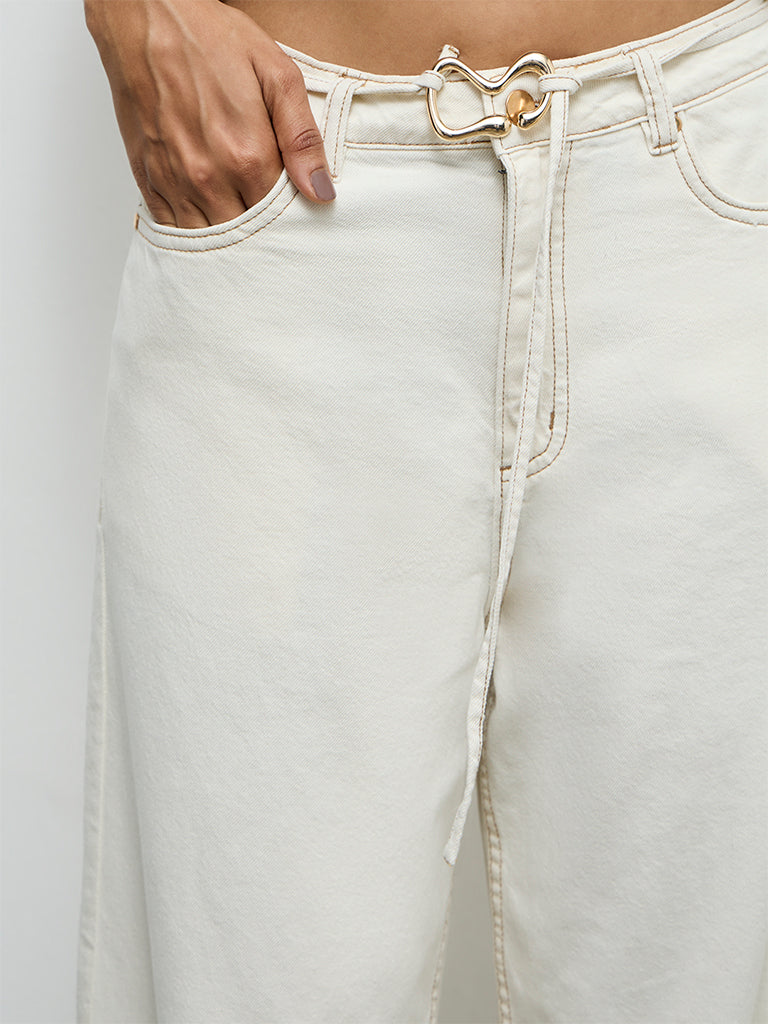LOV Off-White High-Rise Jeans with Belt