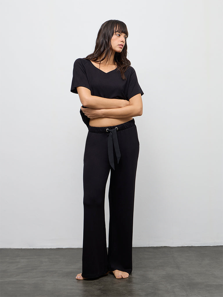 Wunderlove Black Solid High-Rise Pants