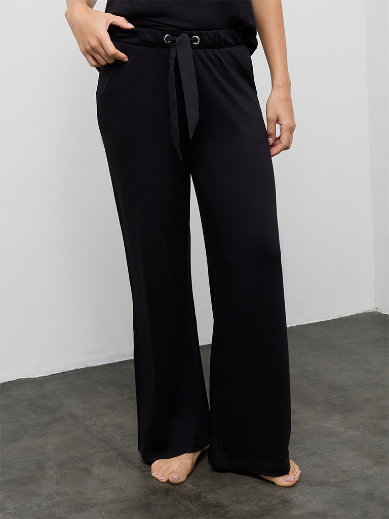 Wunderlove Black Solid High-Rise Pants