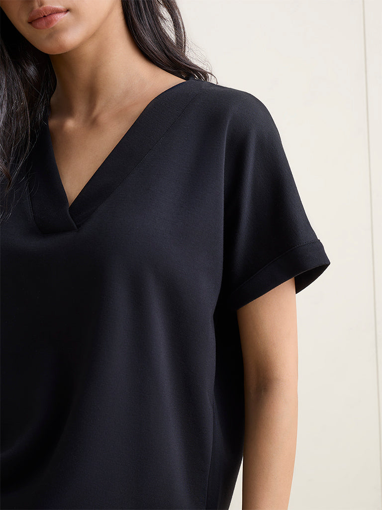 Wunderlove Black Solid V-Neck Top