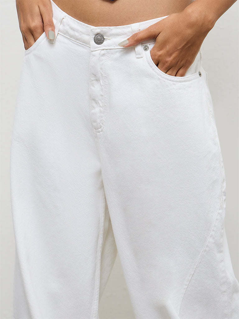 Nuon White Straight-Fit High-Rise Jeans