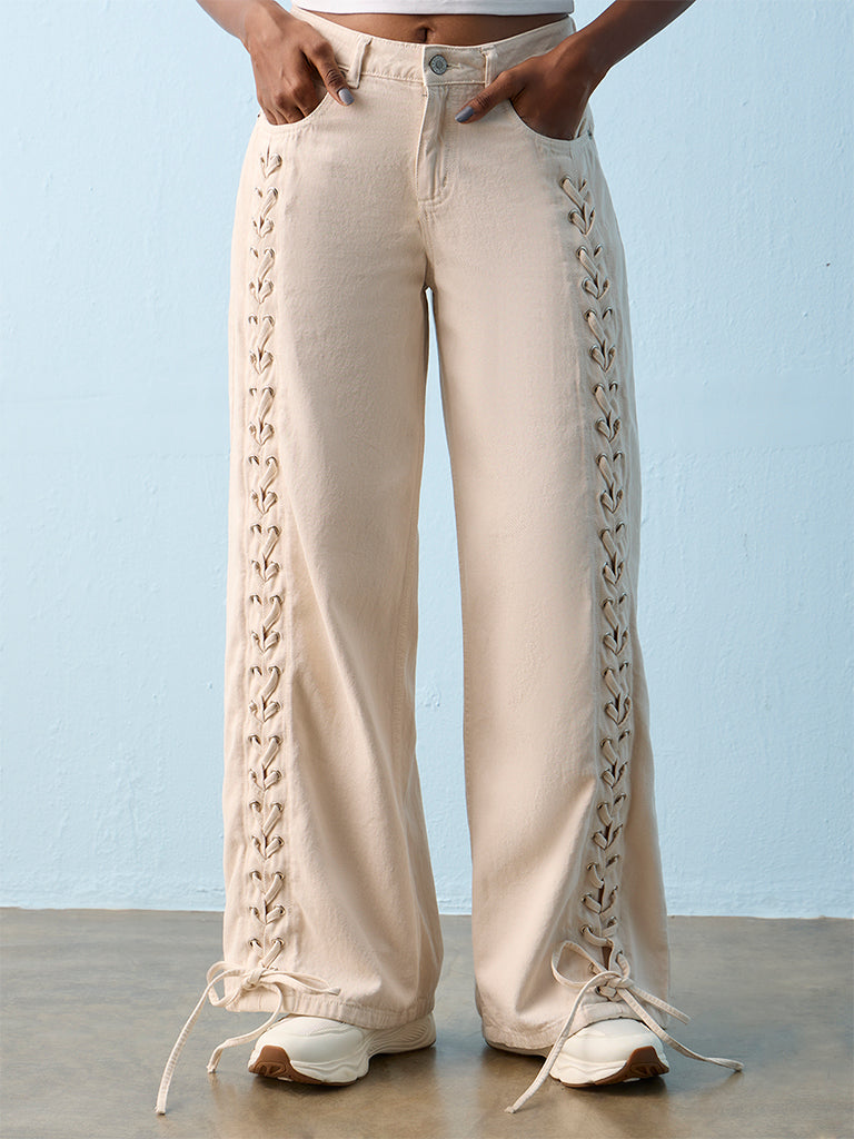 Nuon Off-White Criss-Cross Design High-Rise Jeans