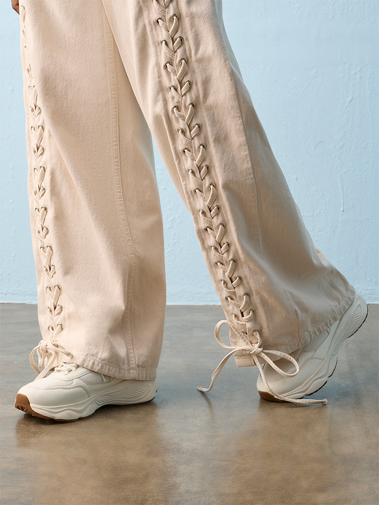 Nuon Off-White Criss-Cross Design High-Rise Jeans