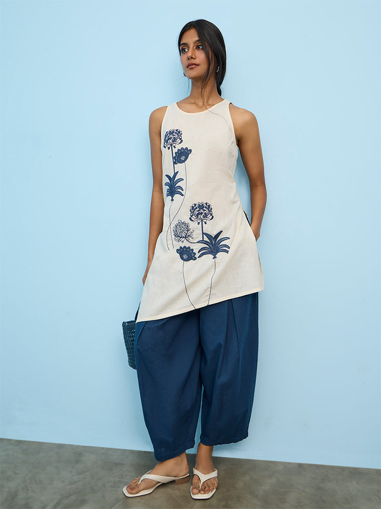 Utsa  Off-White Floral Embroidered Cotton-Blend A-Line Kurta