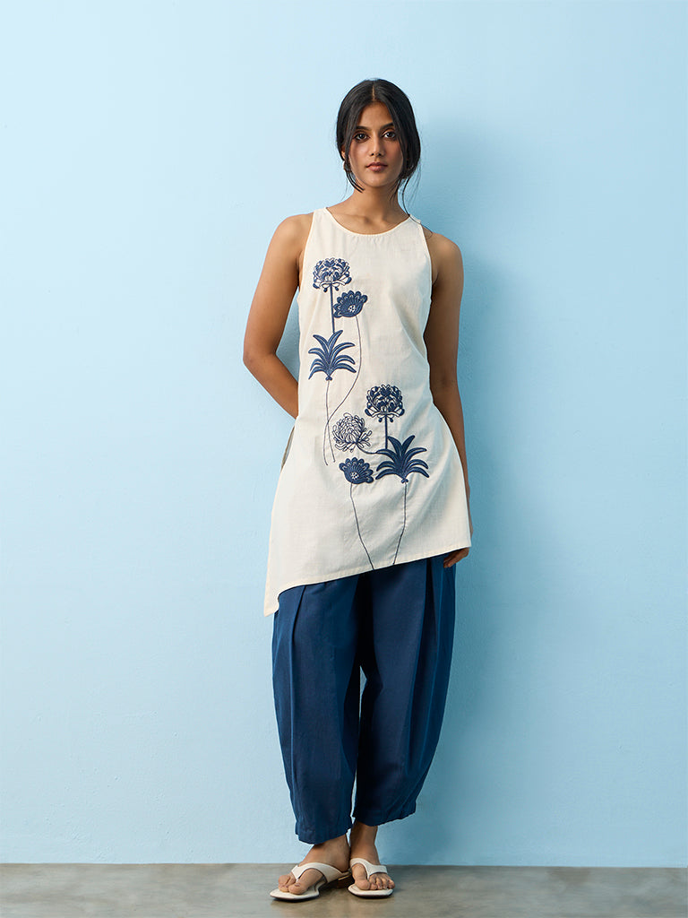 Utsa  Off-White Floral Embroidered Cotton-Blend A-Line Kurta