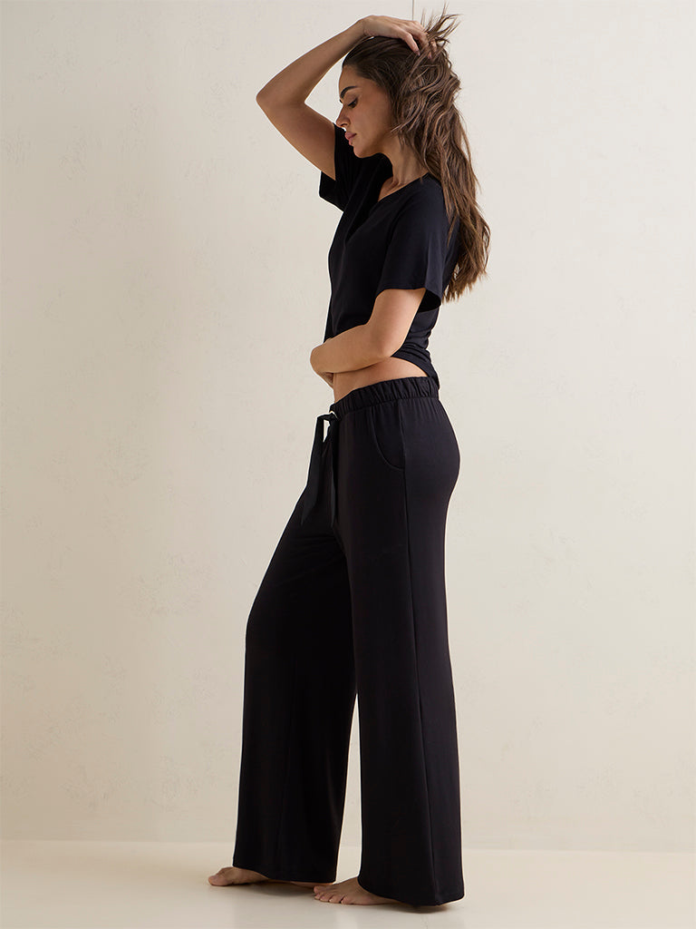 Wunderlove Black Solid High-Rise Pants