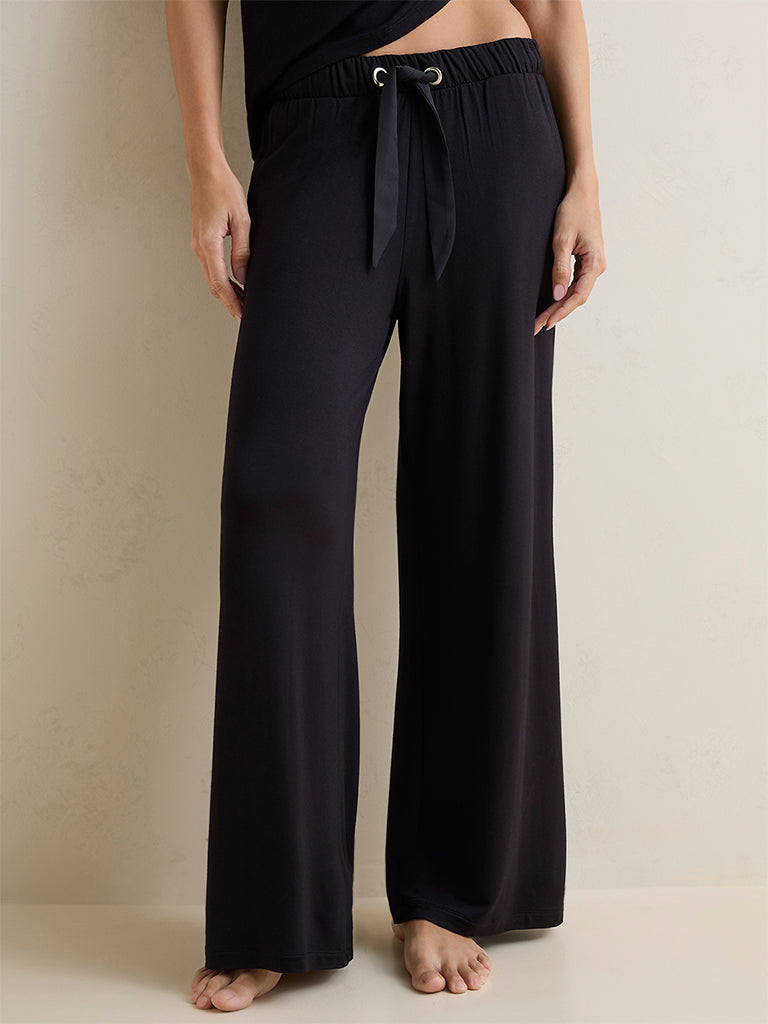 Wunderlove Black Solid High-Rise Pants