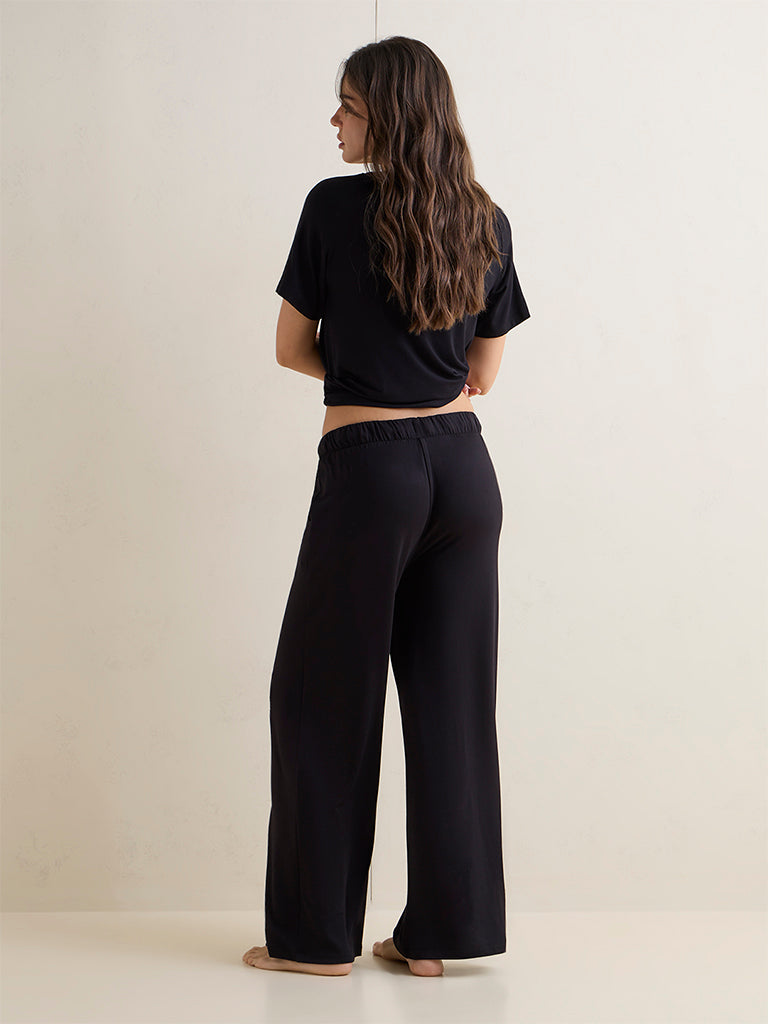 Wunderlove Black Solid High-Rise Pants